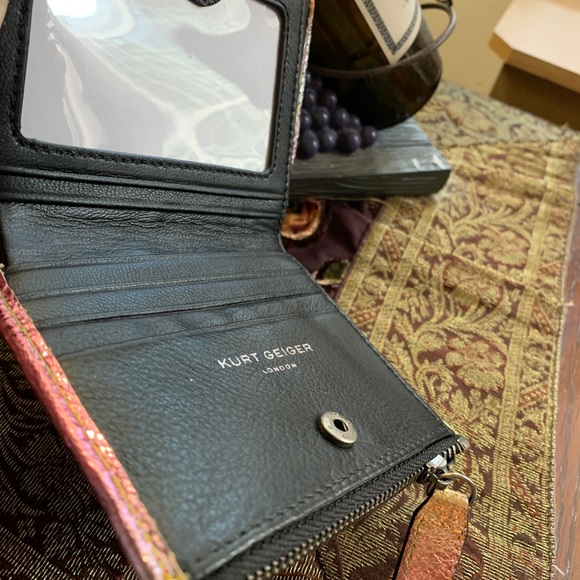 Authentic KURT GEIGER LONDON Metallic leather bifold snap 2zips cards/ID wallet - Picture 6 of 10
